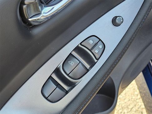 Used 2024 Nissan Leaf S image 18