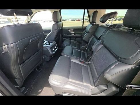 Used 2025 Ford Expedition Max Platinum AWD/4WD image 4