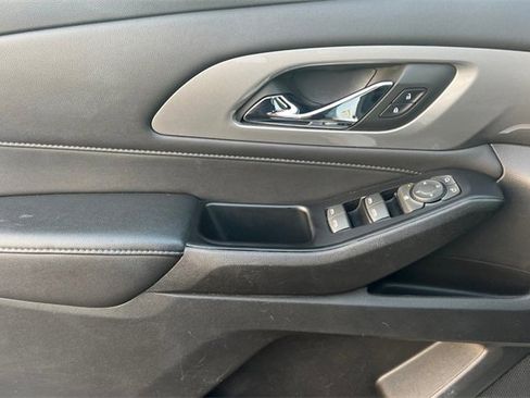 Used 2023 Chevrolet Traverse LT image 11