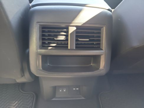 Used 2023 Volkswagen Atlas Cross Sport SE image 17