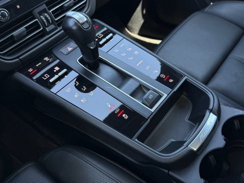 Certified 2023 Porsche Macan Turbo AWD/4WD image 24