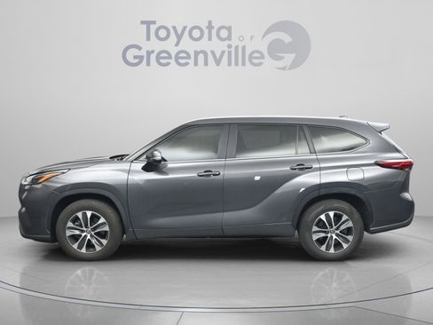 Used 2023 Toyota Highlander XLE FWD image 5