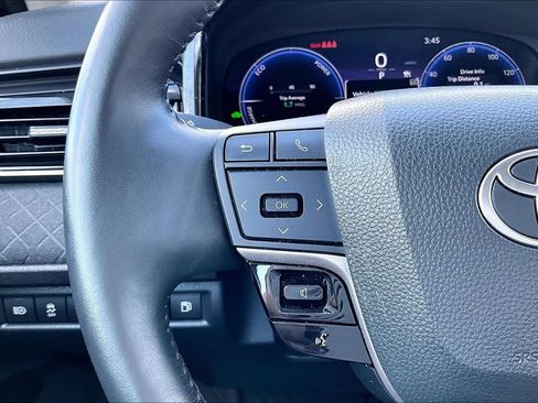 Used 2025 Toyota Camry XLE FWD image 18