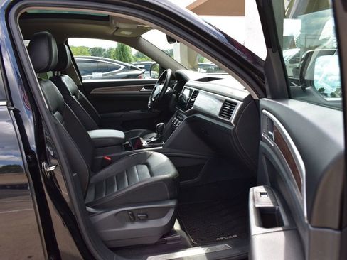 Used 2019 Volkswagen Atlas SEL Premium image 18