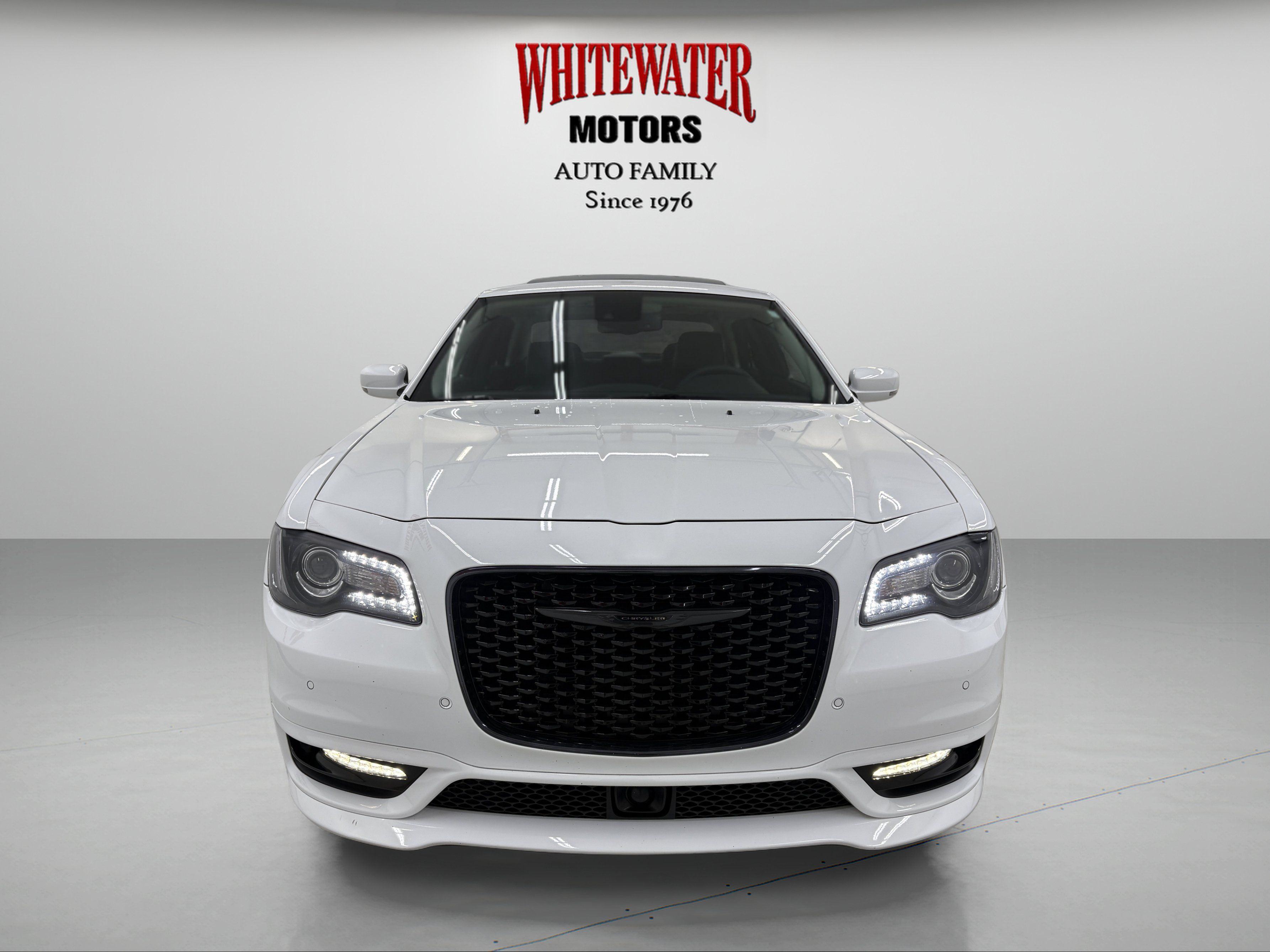 Used 2023 Chrysler 300 Touring L w/ Popular Equipment Group RWD image 6
