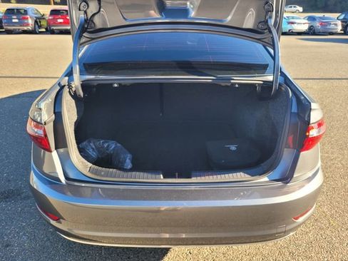 Used 2021 Volkswagen Jetta SE w/ SE Cold Weather Package image 8