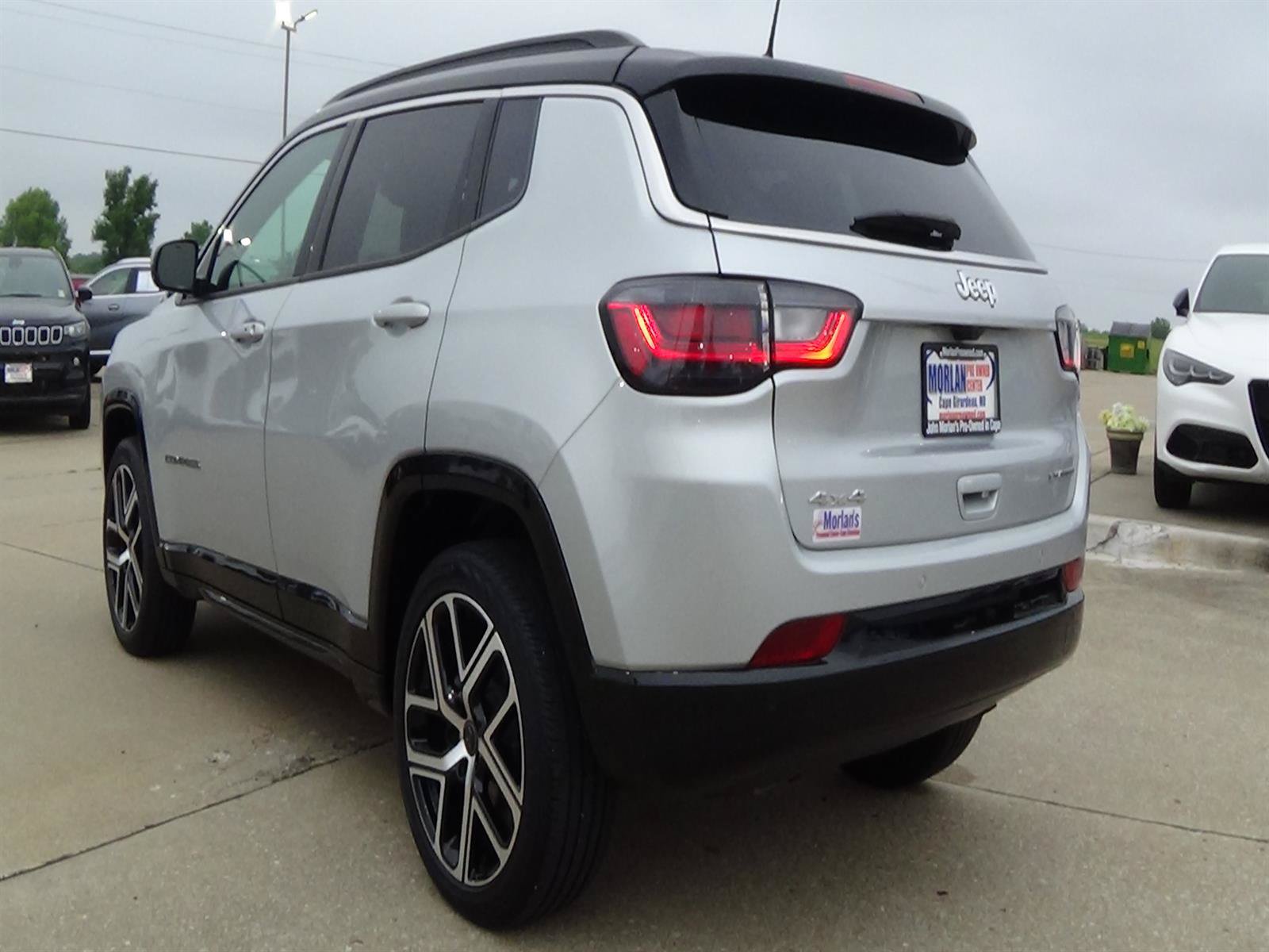 Certified 2025 Jeep Compass Limited w/ Elite Group AWD/4WD image 7