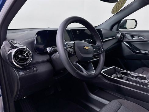 Used 2026 Chevrolet Equinox LT image 9