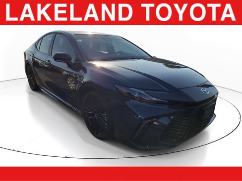 Used 2025 Toyota Camry SE FWD image 1