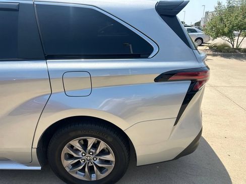 Used 2022 Toyota Sienna LE FWD image 7