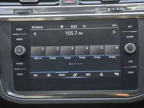 Used 2022 Volkswagen Tiguan SE w/ Panoramic Sunroof Package image 22