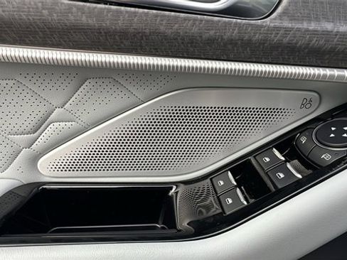 Used 2025 Ford Explorer Platinum w/ Ultimate Package image 22