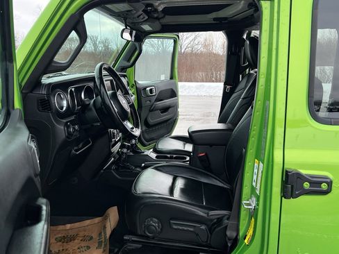 Used 2019 Jeep Wrangler Unlimited Sahara w/ Cold Weather Group image 14