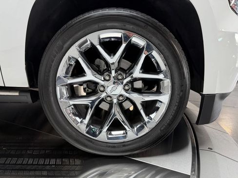 Used 2017 Chevrolet Suburban Premier AWD/4WD image 7