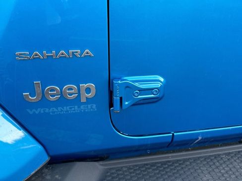 Used 2022 Jeep Wrangler Unlimited Sahara w/ Cold Weather Group image 32