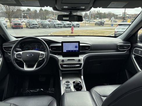 Used 2021 Ford Explorer XLT w/ Equipment Group 202A image 8