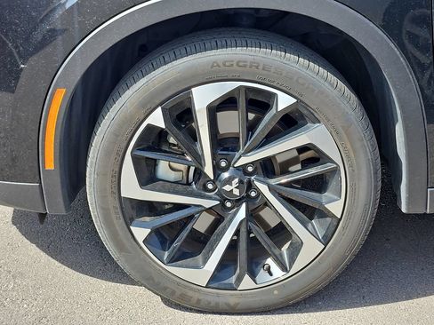 Used 2024 Mitsubishi Outlander AWD image 4