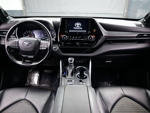 Used 2021 Toyota Highlander XSE AWD/4WD image 18
