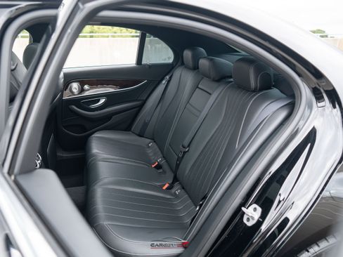 Used 2019 Mercedes-Benz E 300 4MATIC w/ Premium 1 Package image 18