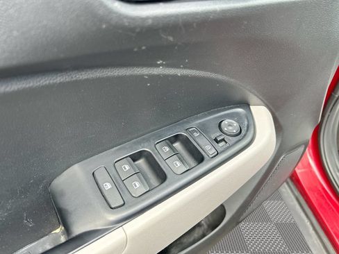 Used 2023 Hyundai Venue SEL FWD image 27