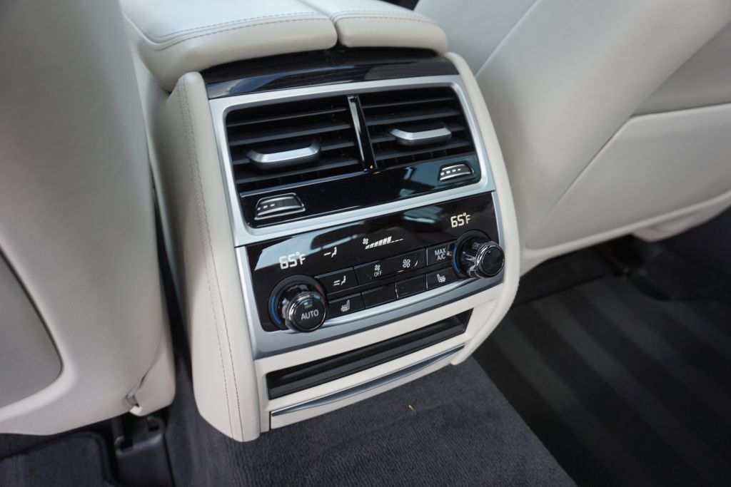 Used 2019 BMW 750i w/ Executive Package RWD image 22