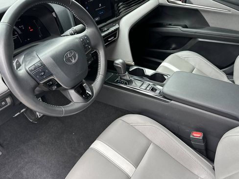 Used 2025 Toyota Camry SE FWD image 10