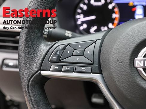 Used 2025 Nissan Altima 2.5 SV FWD image 14