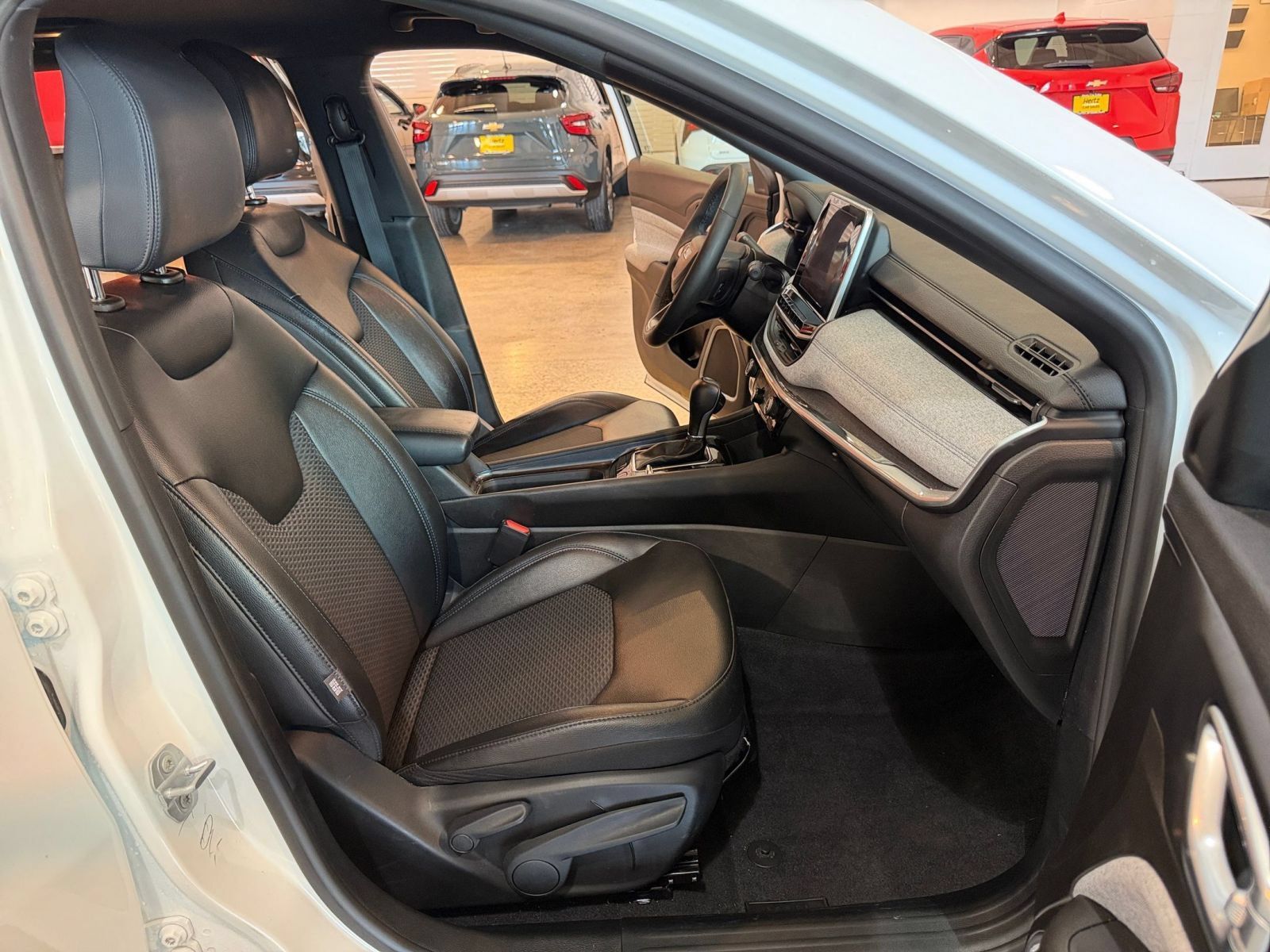 Used 2025 Jeep Compass Latitude AWD/4WD image 34