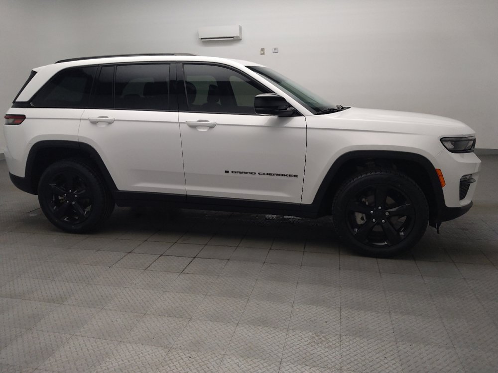 Used 2023 Jeep Grand Cherokee Limited w/ Black Appearance Package RWD image 11