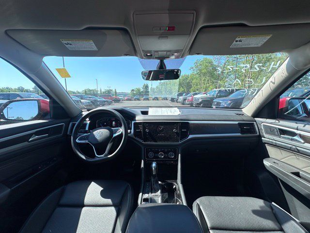 Used 2023 Volkswagen Atlas SE w/ Black Wheel Package FWD image 2