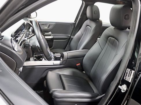 Used 2021 Mercedes-Benz GLB 250 4MATIC w/ Premium Package image 30