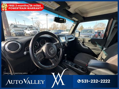 Used 2018 Jeep Wrangler Unlimited Sahara w/ Connectivity Group AWD/4WD image 15