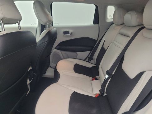 Used 2019 Jeep Compass Latitude FWD image 18