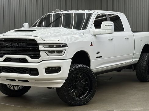 Used 2025 RAM 2500 Laramie AWD/4WD image 1