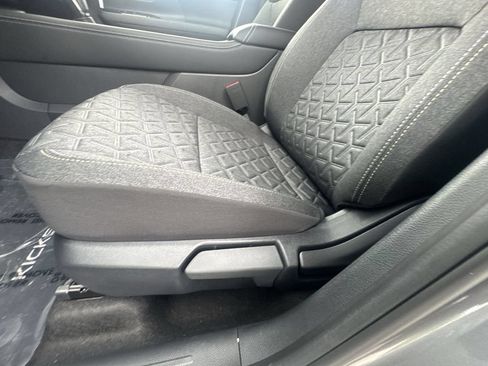 Used 2025 Nissan Kicks SV AWD/4WD image 14