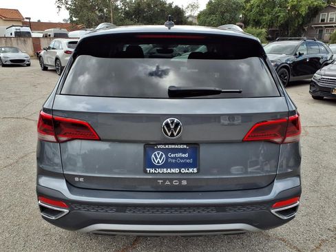 Used 2023 Volkswagen Taos SE w/ Panoramic Sunroof Package FWD image 6