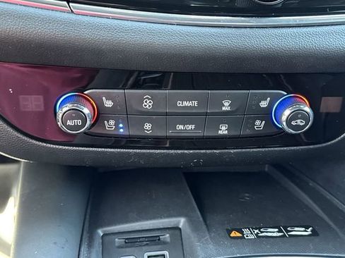 Used 2024 Buick Enclave Avenir AWD/4WD image 18