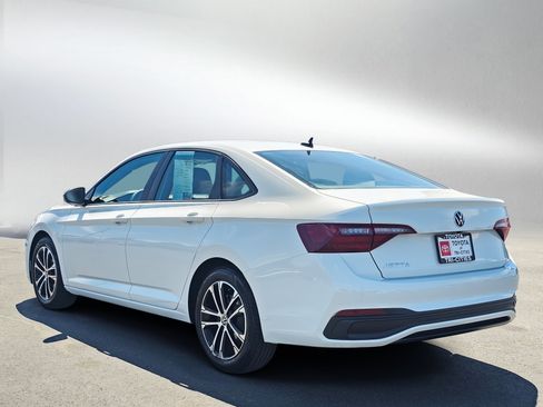 Used 2022 Volkswagen Jetta Sport FWD image 3