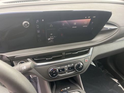 Used 2025 Buick Envista Preferred w/ Convenience II Package image 25