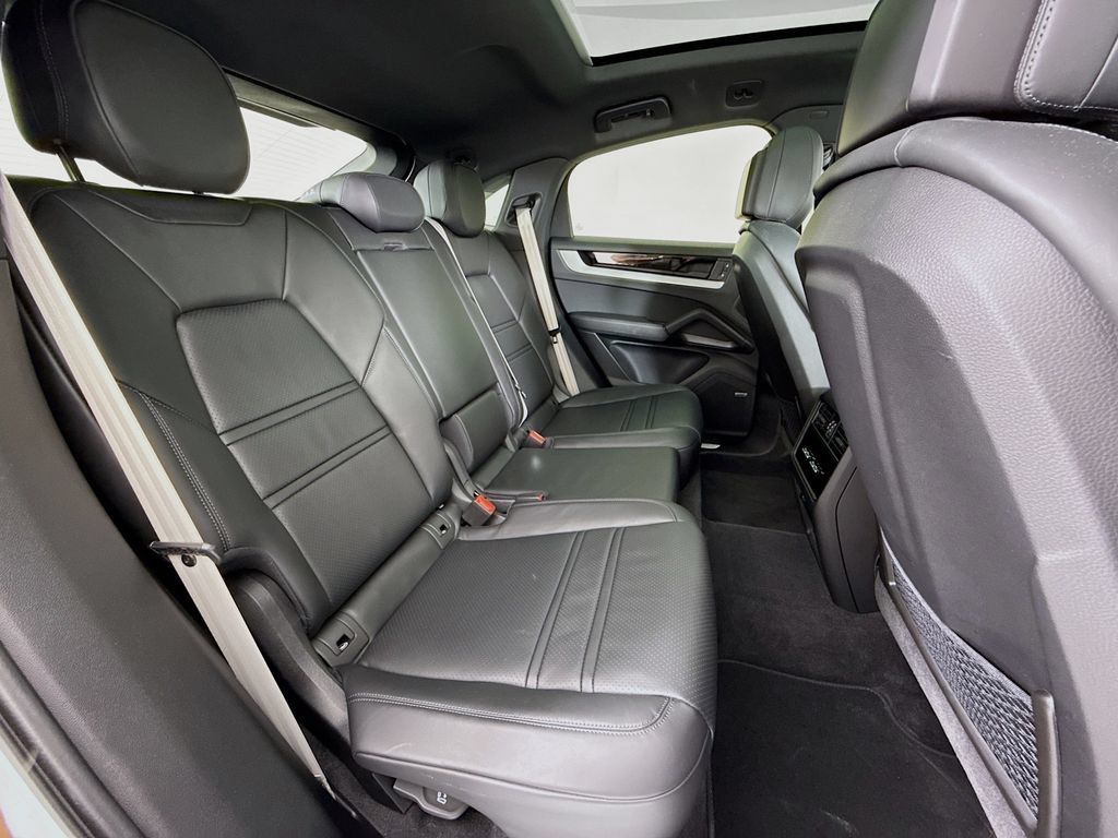 Certified 2024 Porsche Cayenne Coupe AWD/4WD image 29