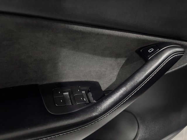 Used 2022 Tesla Model Y Long Range AWD/4WD image 16