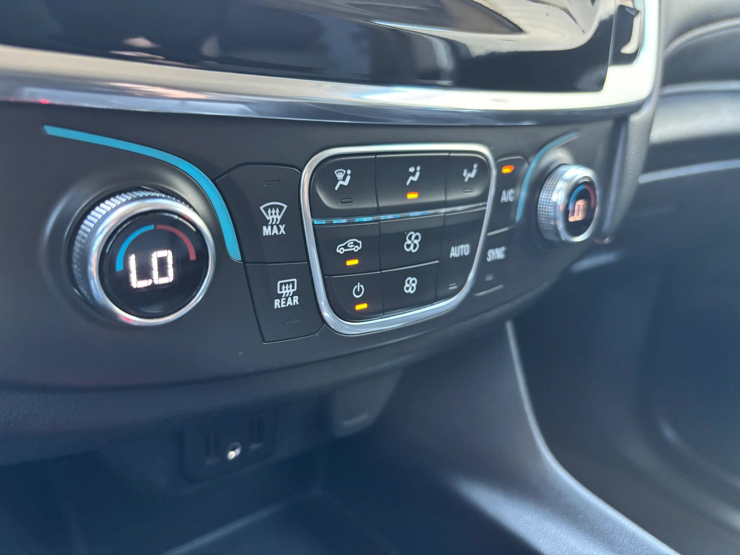 Used 2020 Chevrolet Traverse LS FWD image 37