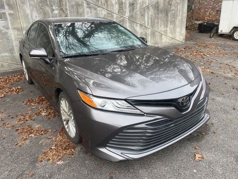 Used 2018 Toyota Camry XLE w/ Audio Package image 2
