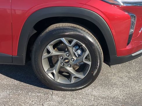 Used 2025 Chevrolet Trax LT w/ LT Convenience Package image 11