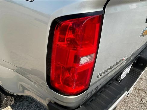 Used 2017 Chevrolet Colorado Z71 AWD/4WD image 28