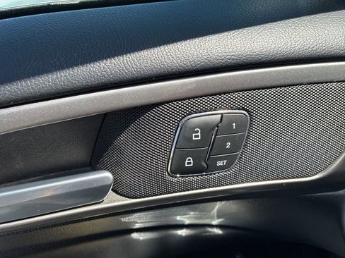 Used 2019 Ford Fusion SEL FWD image 12