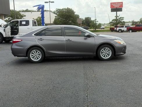 Used 2016 Toyota Camry LE FWD image 4