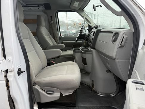 Used 2014 Ford E-250 and Econoline 250 w/ Power Group image 12