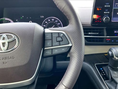 Certified 2021 Toyota Sienna Platinum image 47