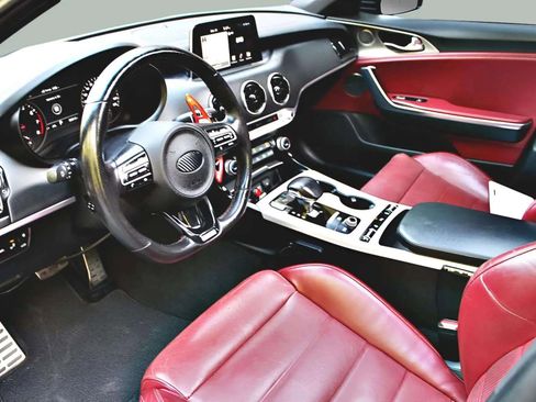 Used 2018 Kia Stinger GT2 image 9